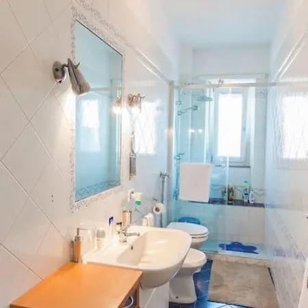 Quarto em Acomodações Particulares Central Room Camera Privata In Appartamento Not A Hotel Con Bagno E Terrazza Privati